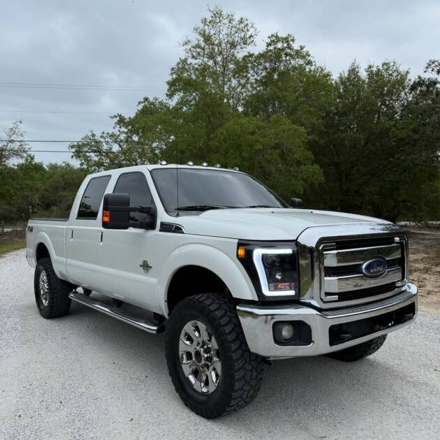 2014 Ford F-250 Super Duty Lariat 4x4 – 6.7L Powerstroke Diesel – Crew Cab – Lifted – $13,500  Featuring the powerful Ford F-250 Super Duty.