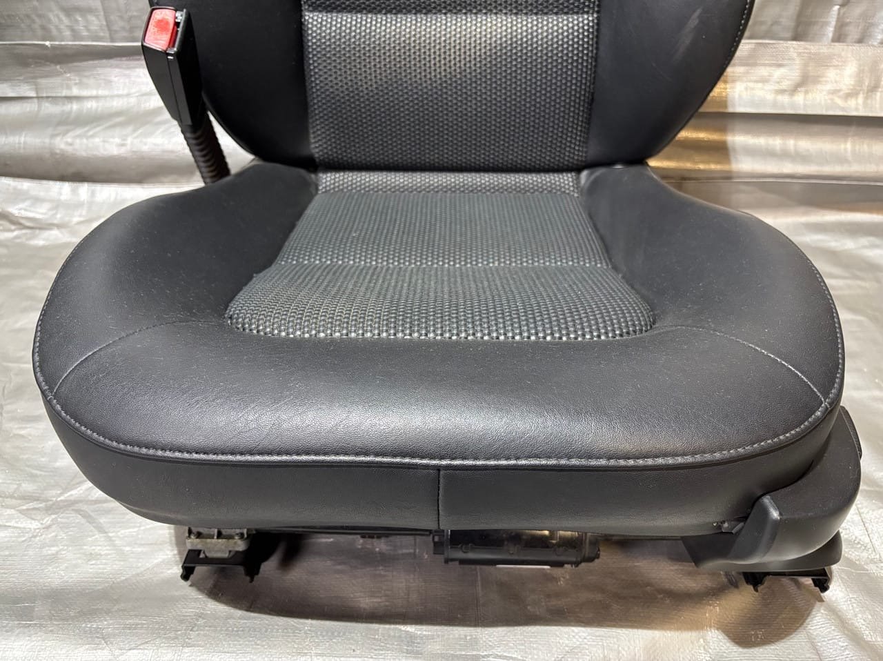 BMW Z3 Black Leather Seats – OEM Front Seats Interior Replacement - Image 5